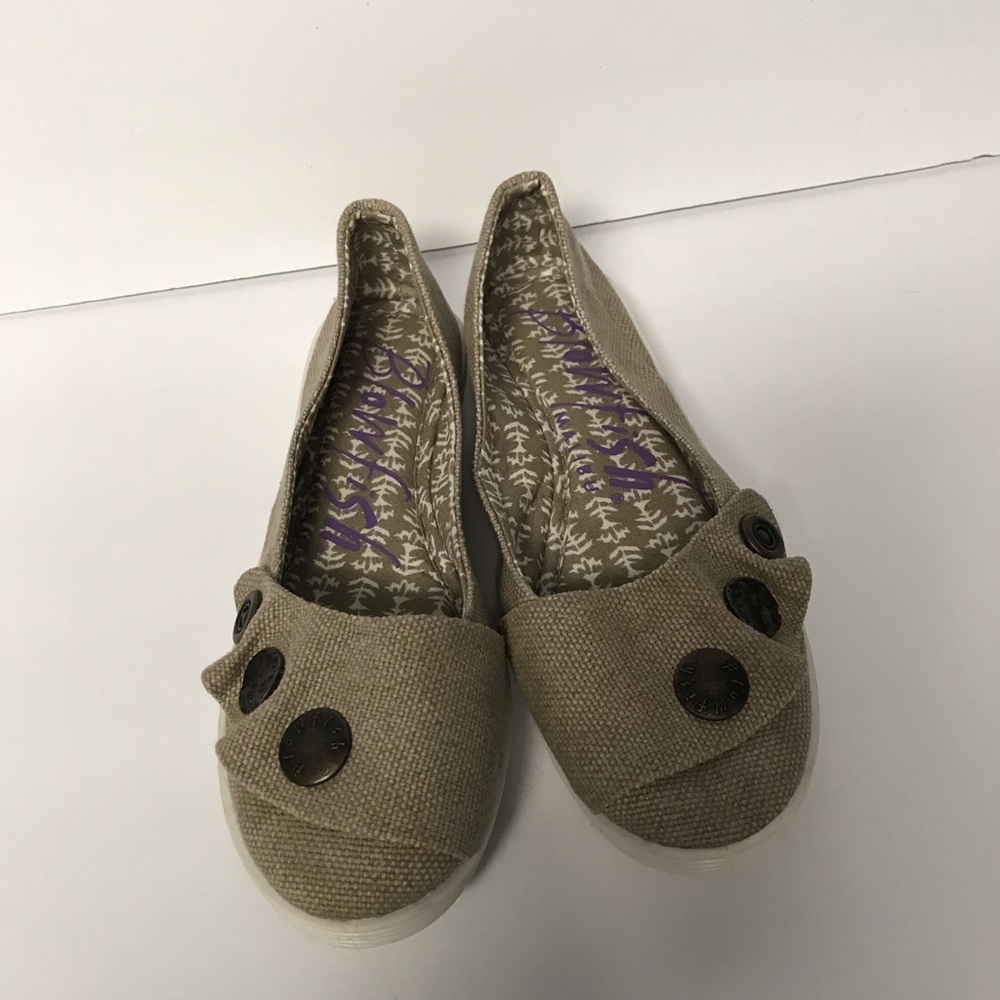 Womens tan blowfish slip on flats size 6.5